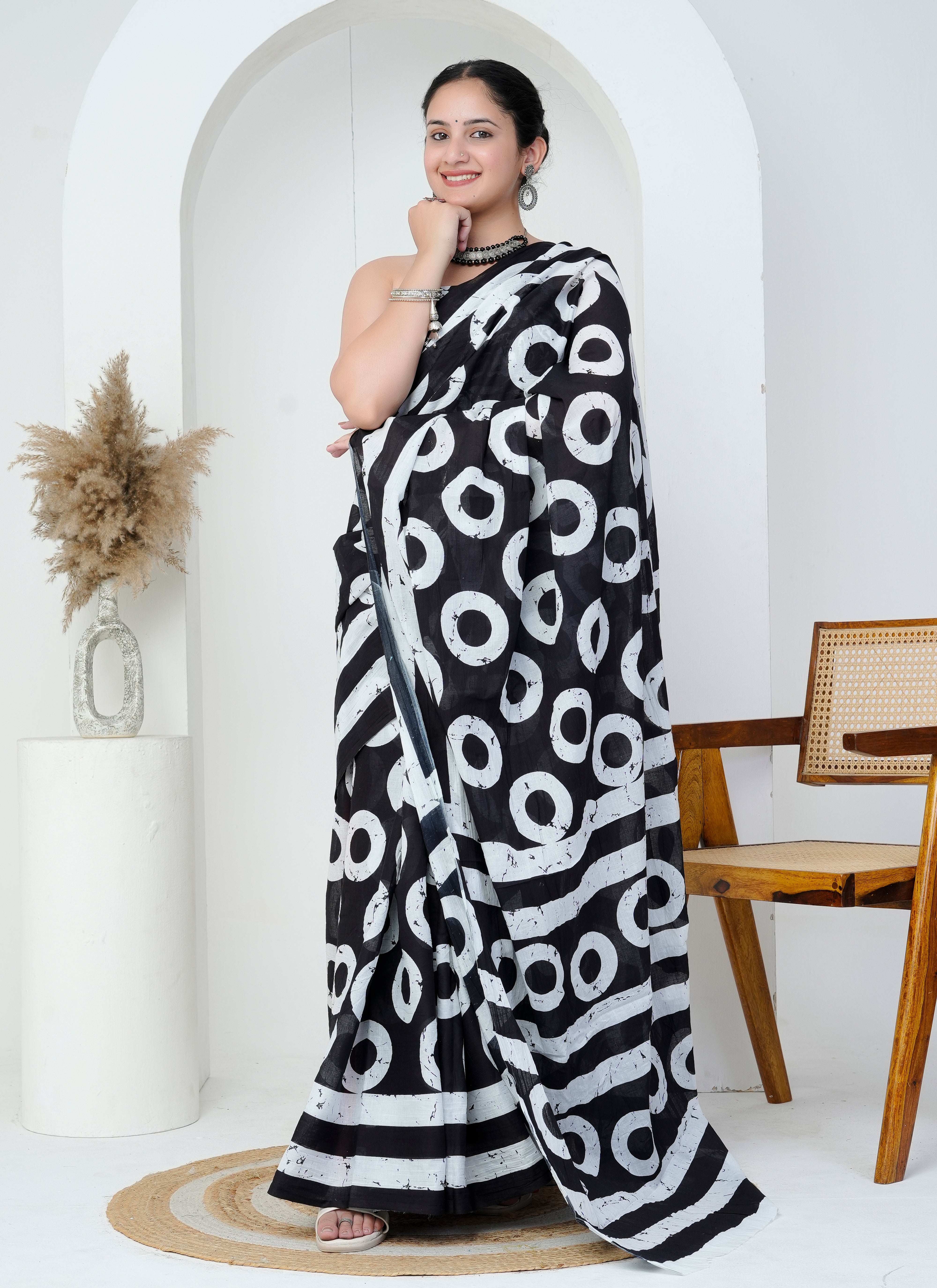 Black and White Circle Print Hand Printed Cotton Saree