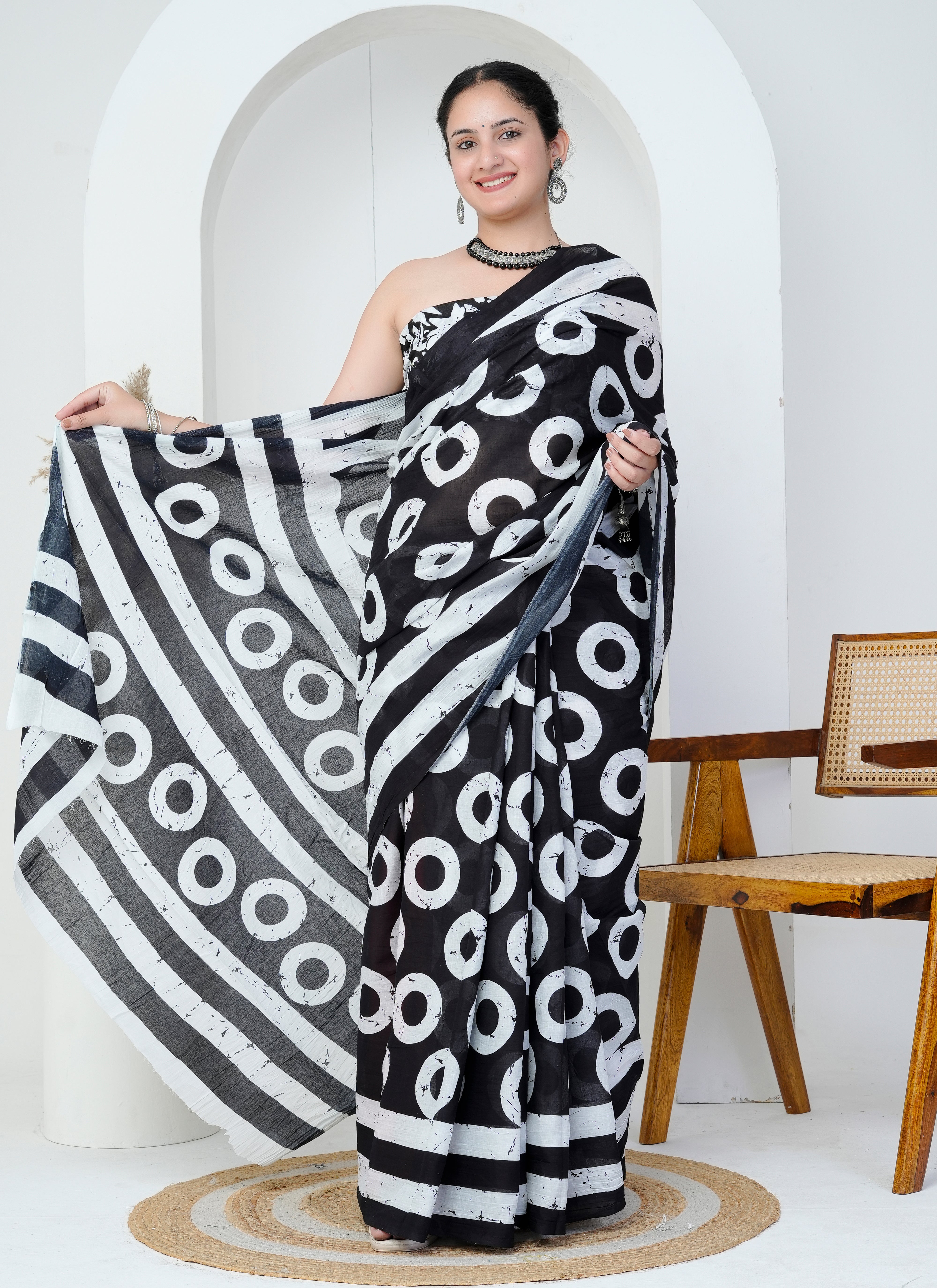 Black and White Circle Print Hand Printed Cotton Saree