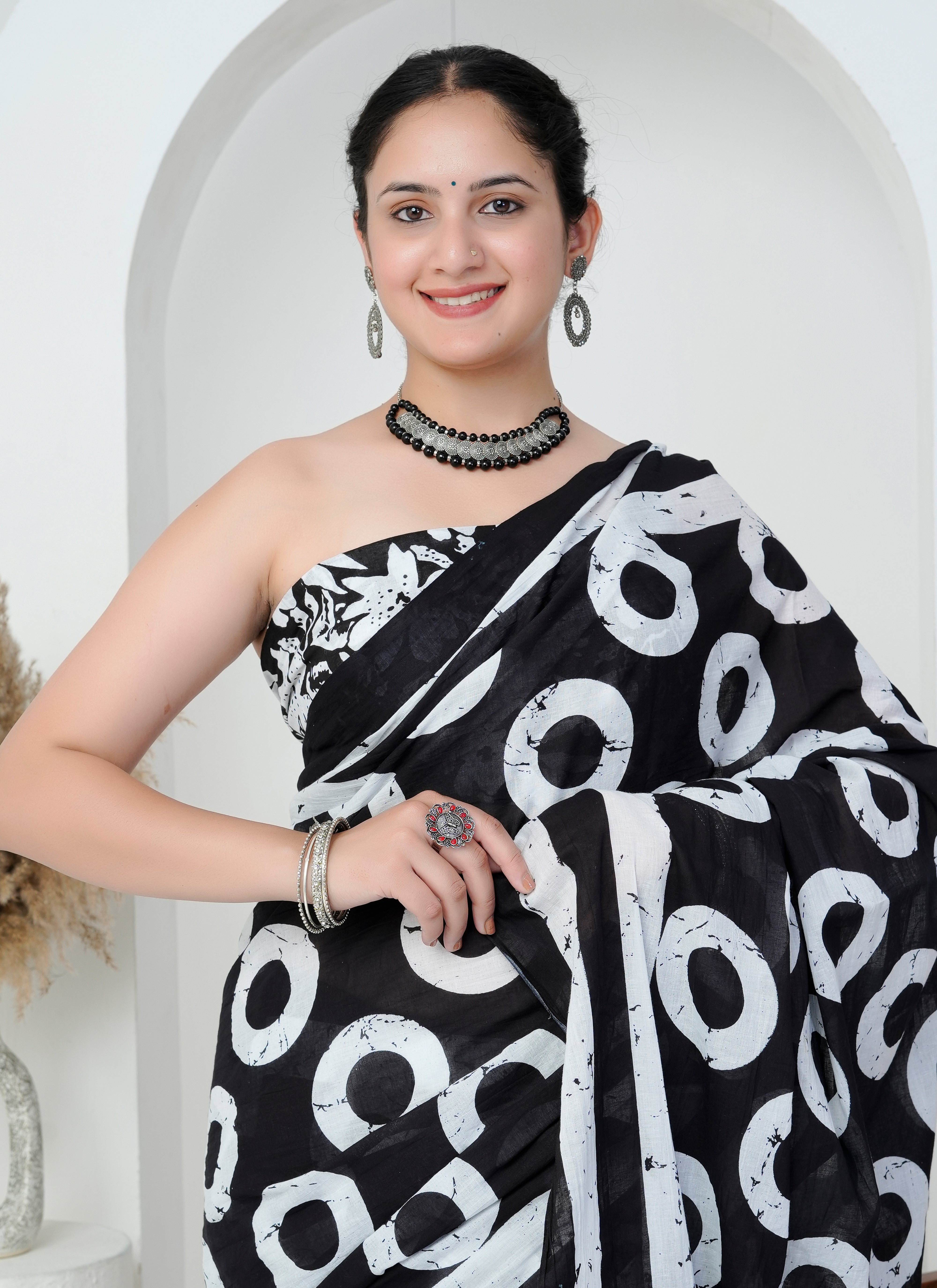 Black and White Circle Print Hand Printed Cotton Saree