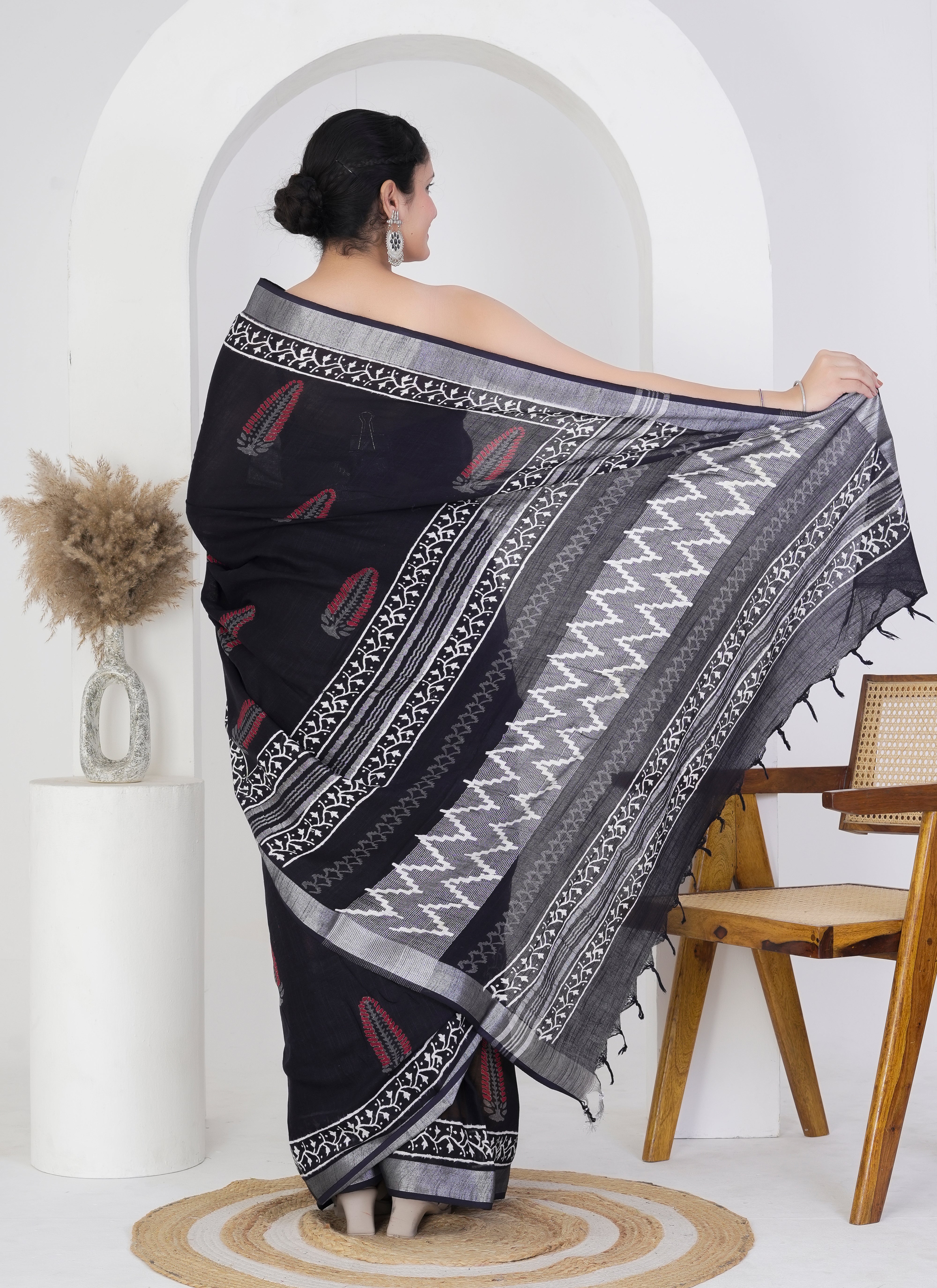 Elegant Black Pure Linen Saree