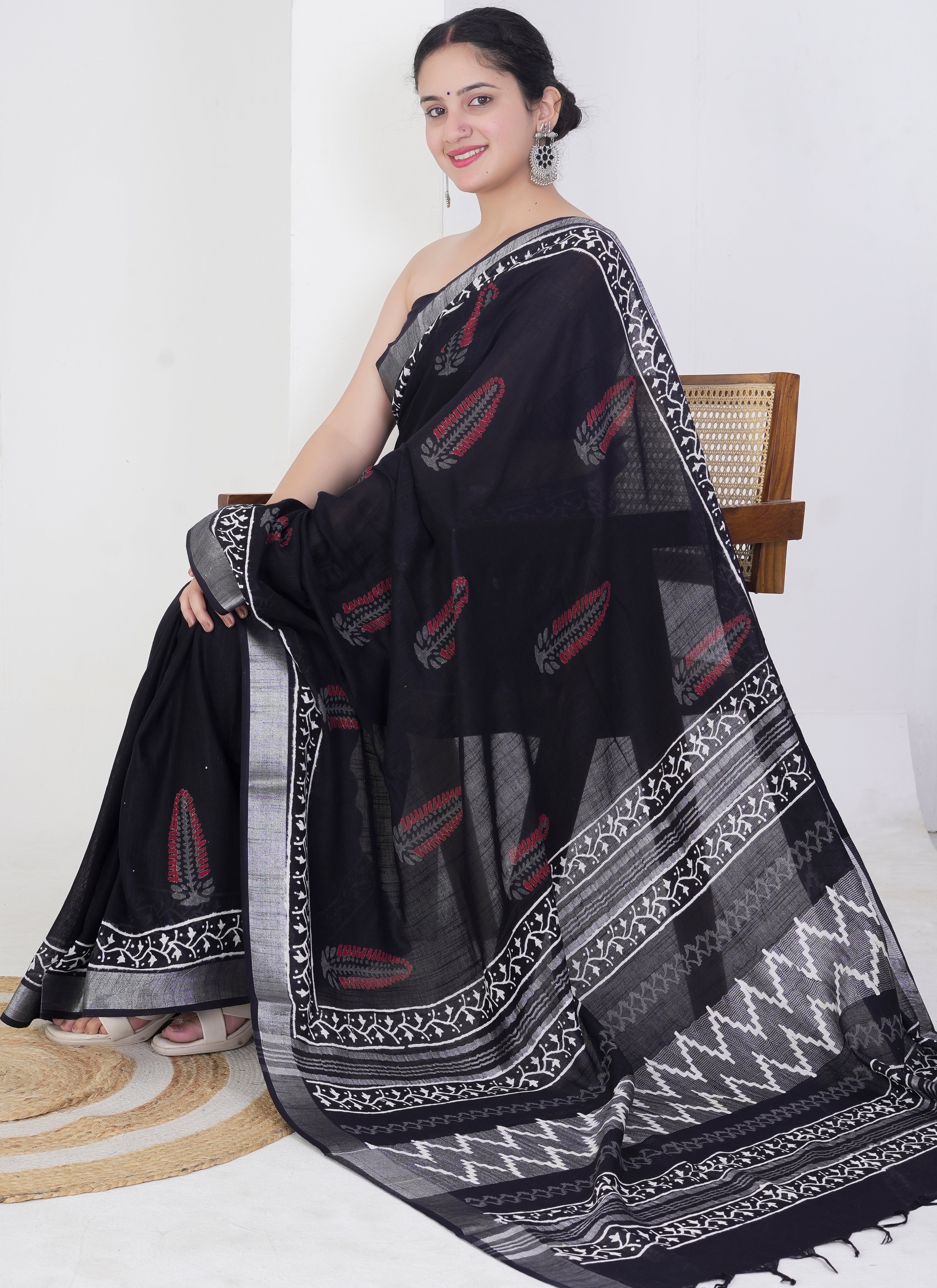 Elegant Black Pure Linen Saree