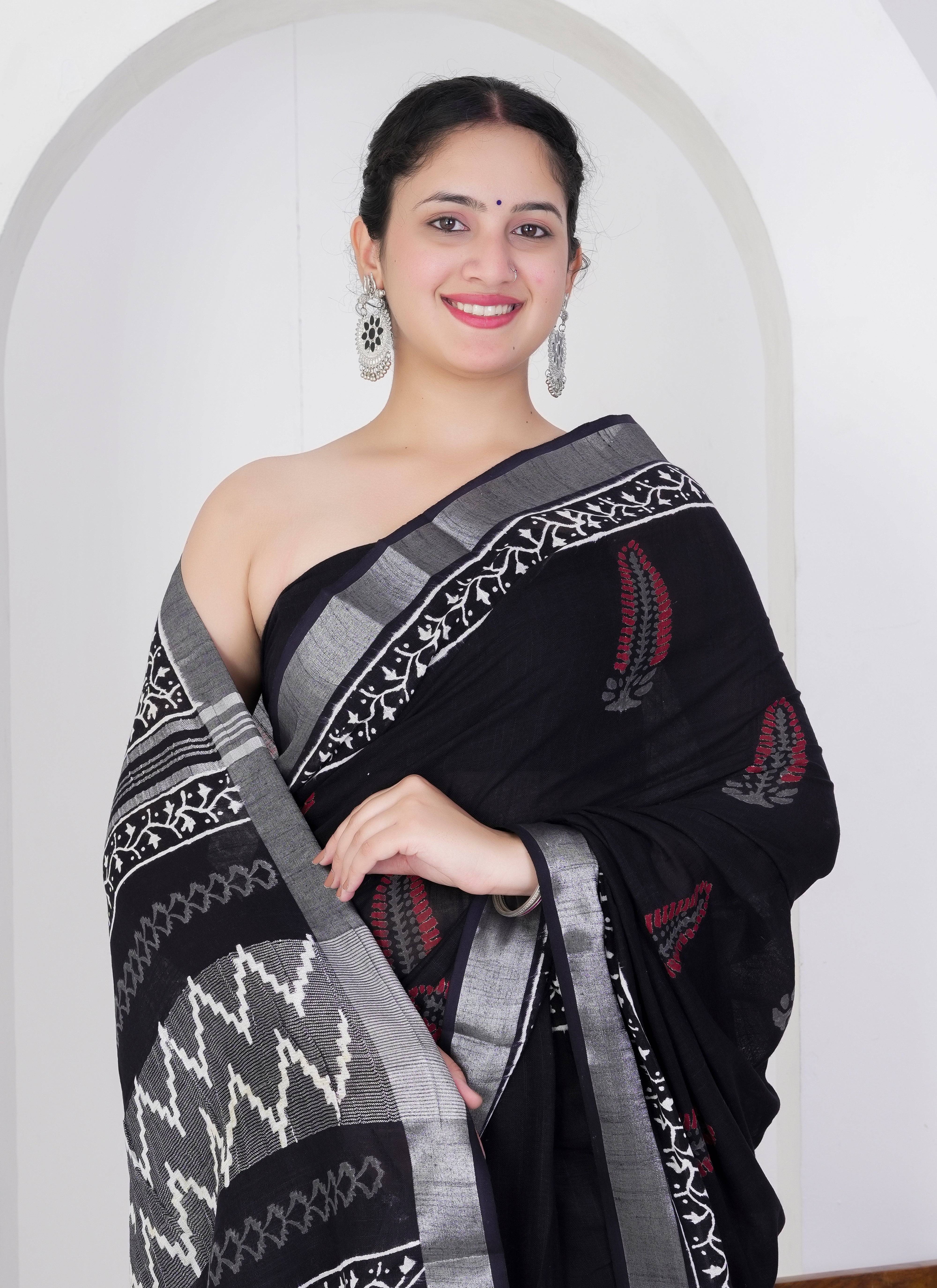 Elegant Black Pure Linen Saree
