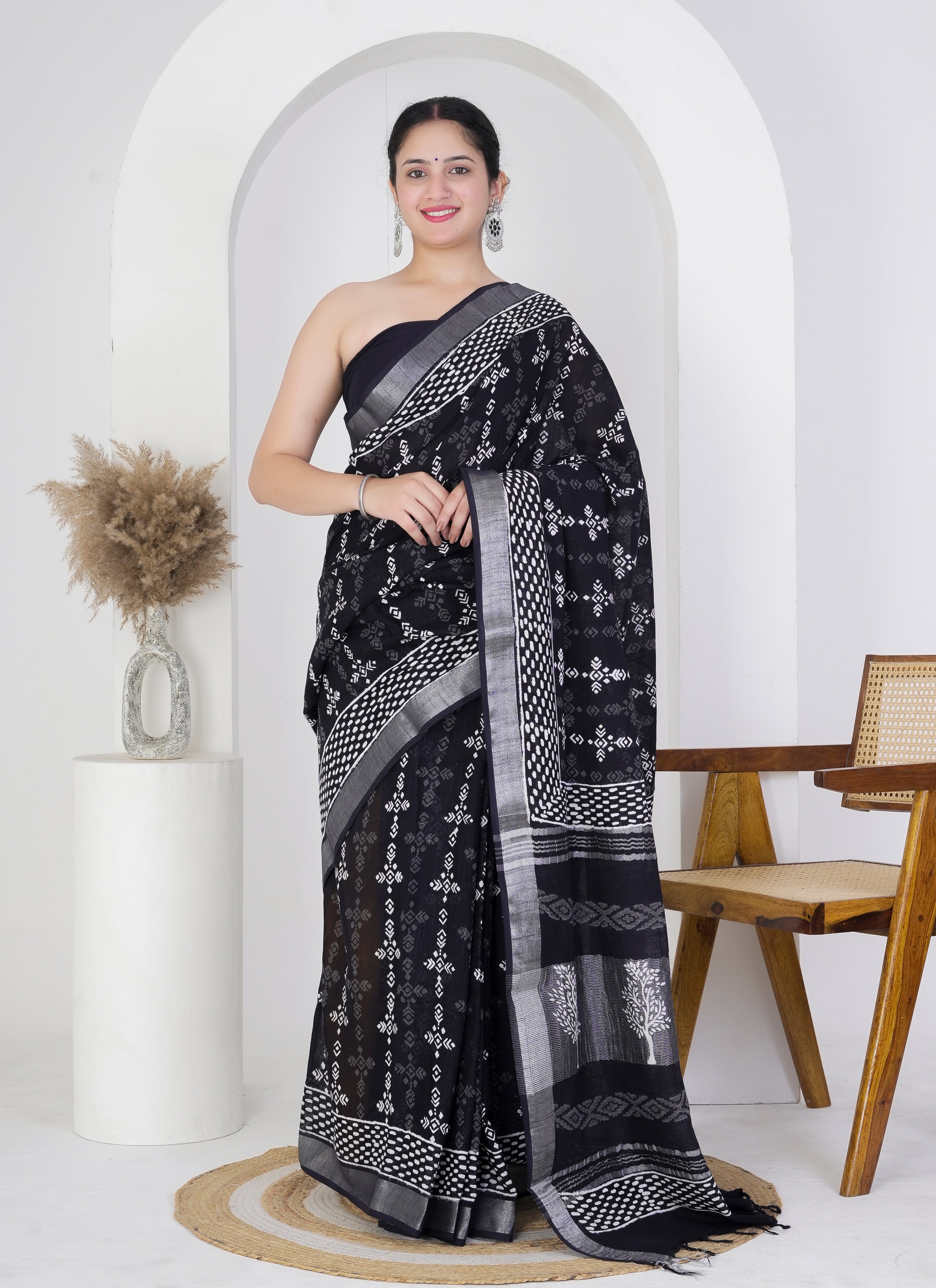 Black and White Pure Linen Saree