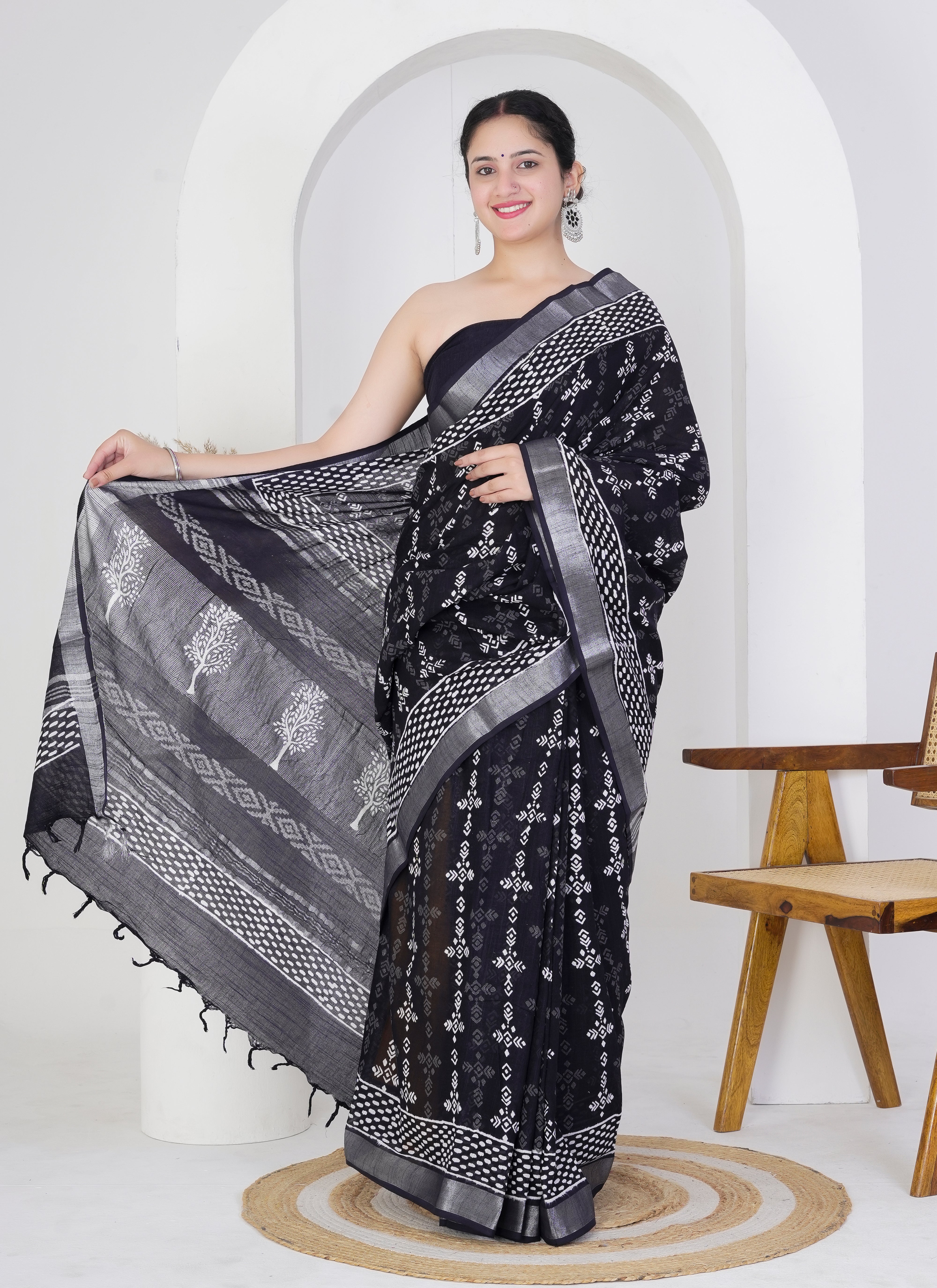 Black and White Pure Linen Saree