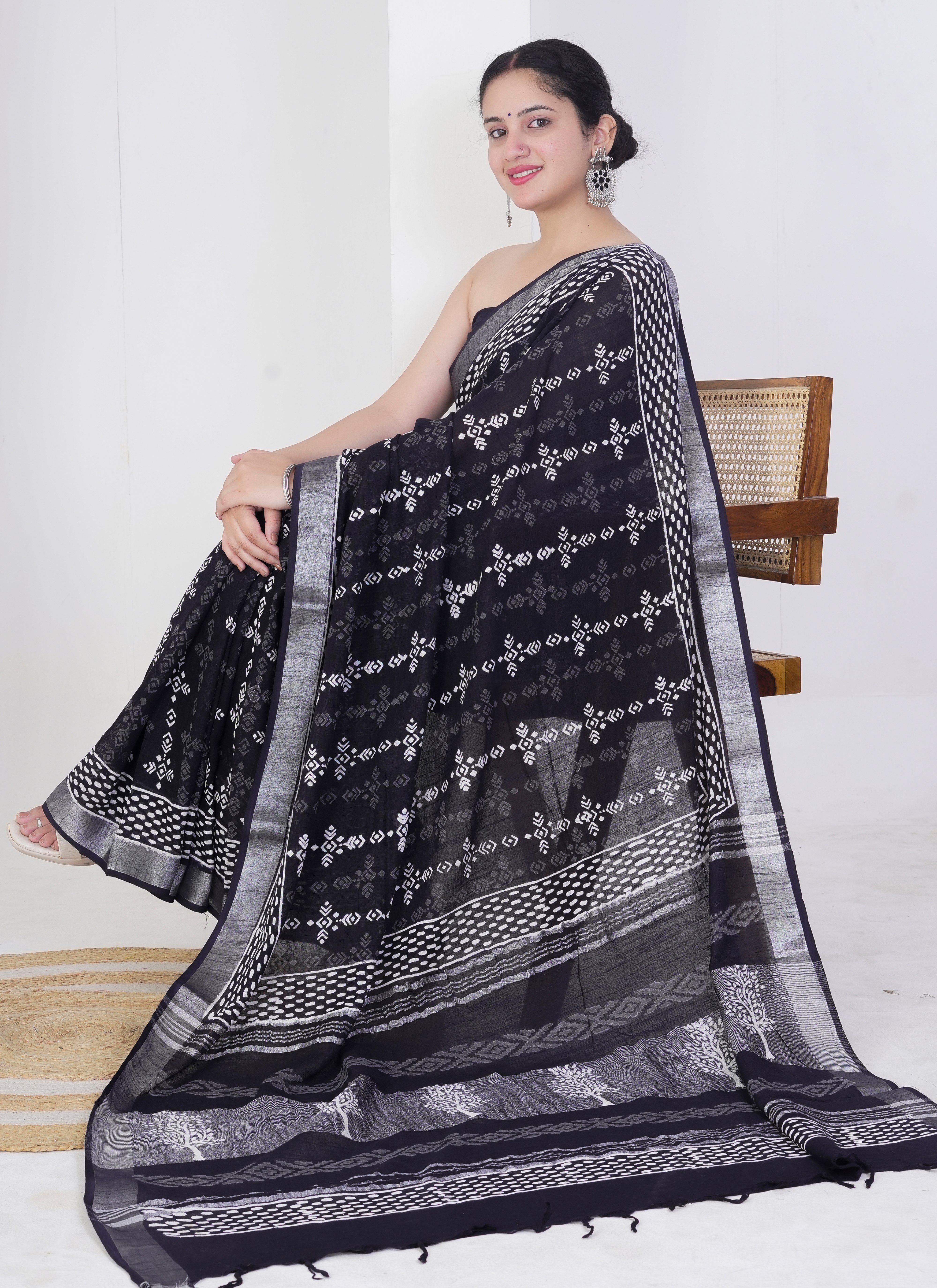 Black and White Pure Linen Saree