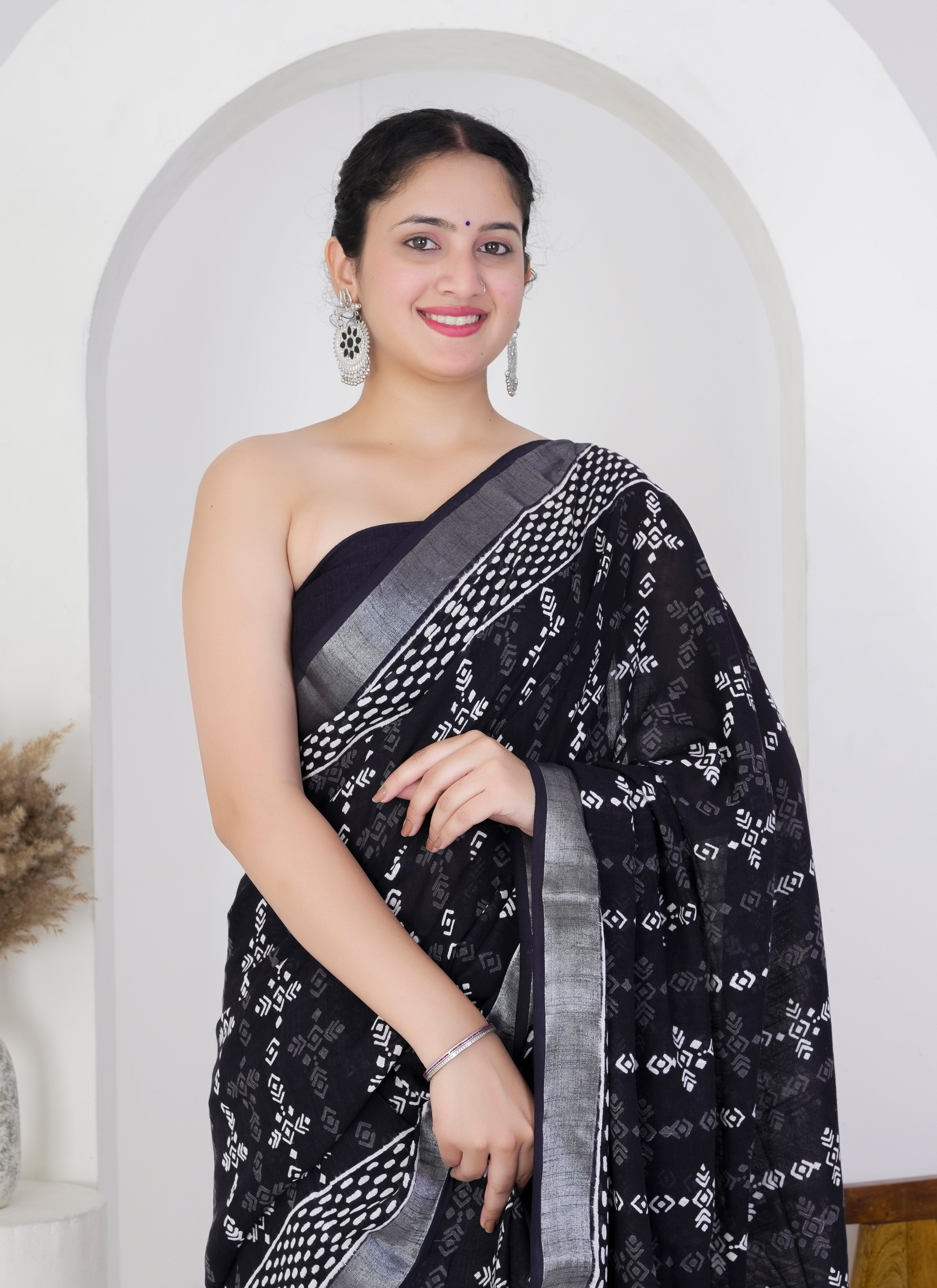 Black and White Pure Linen Saree