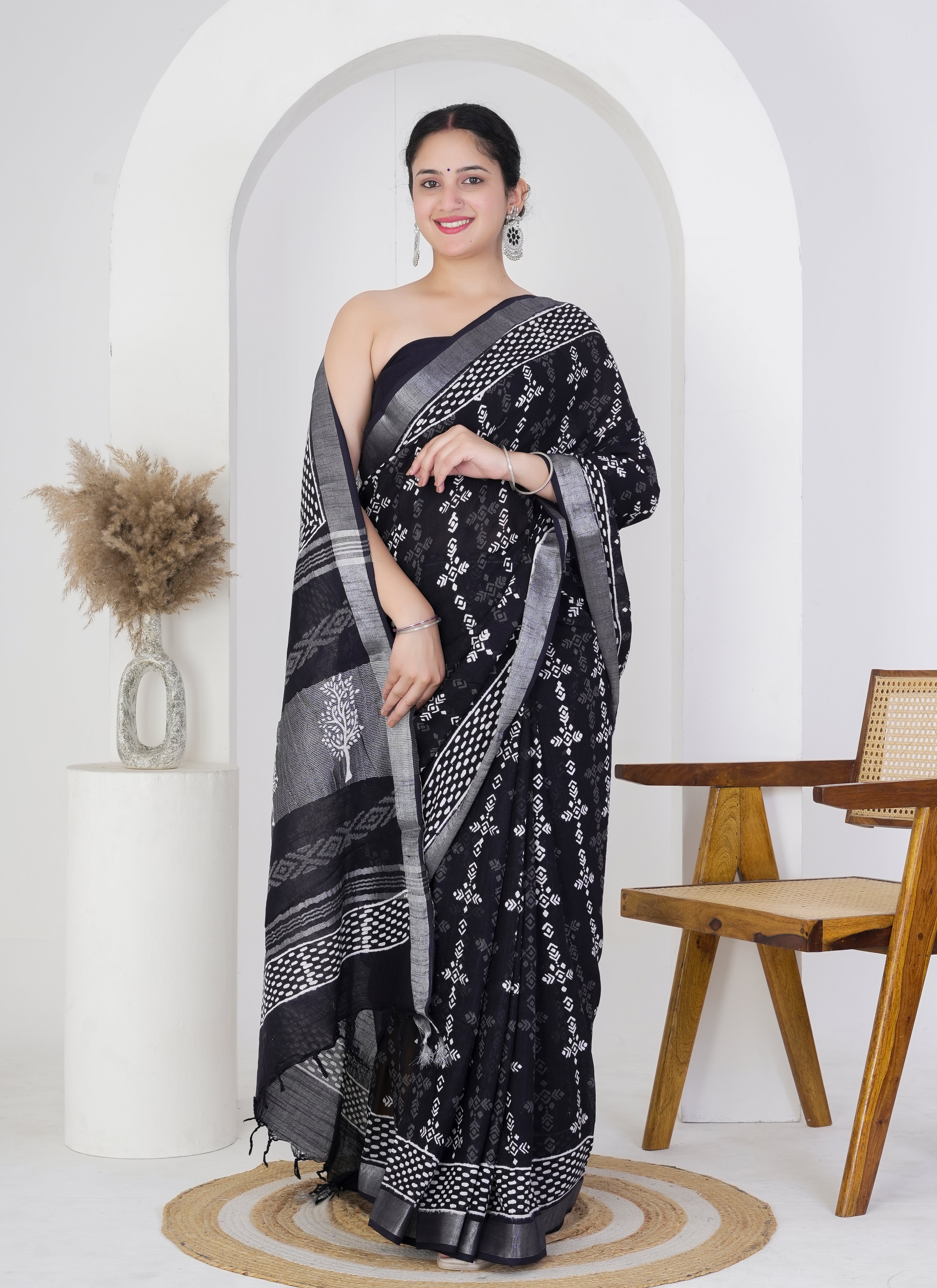 Black and White Pure Linen Saree