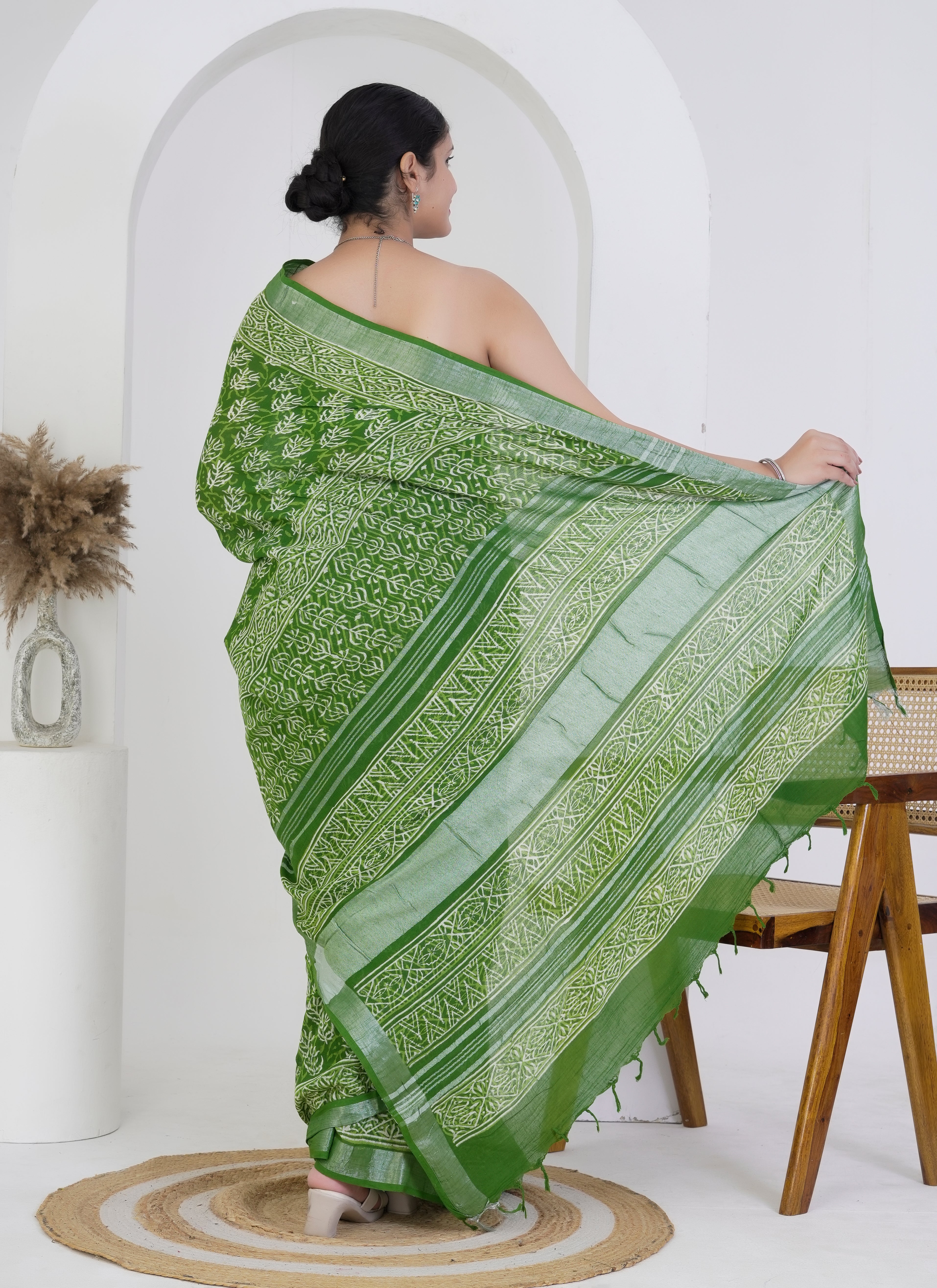 Verdant Green Pure Linen Saree