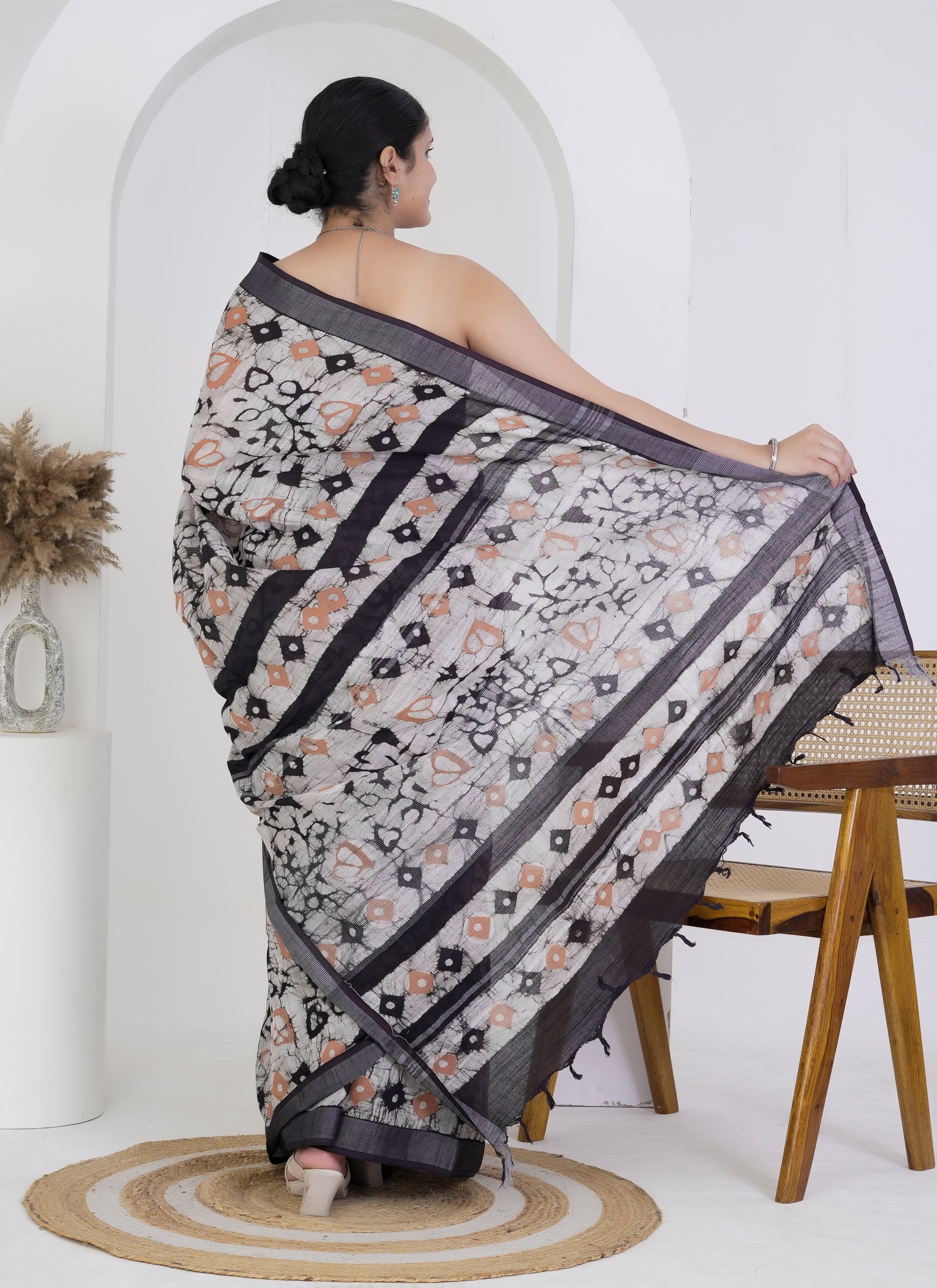 Black and Grey Pure Linen Saree