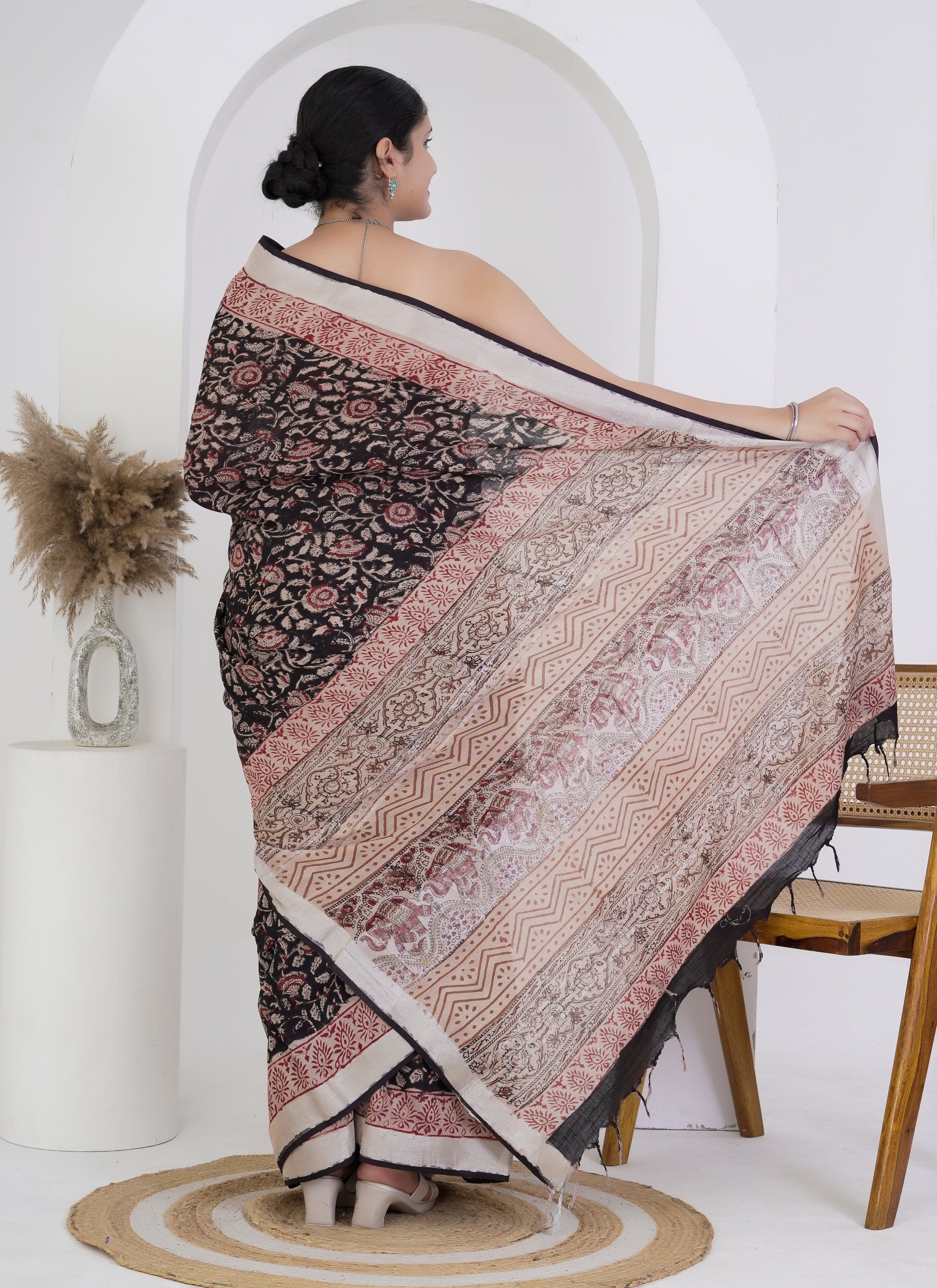 Black and Beige Floral Motif Pure Linen Saree