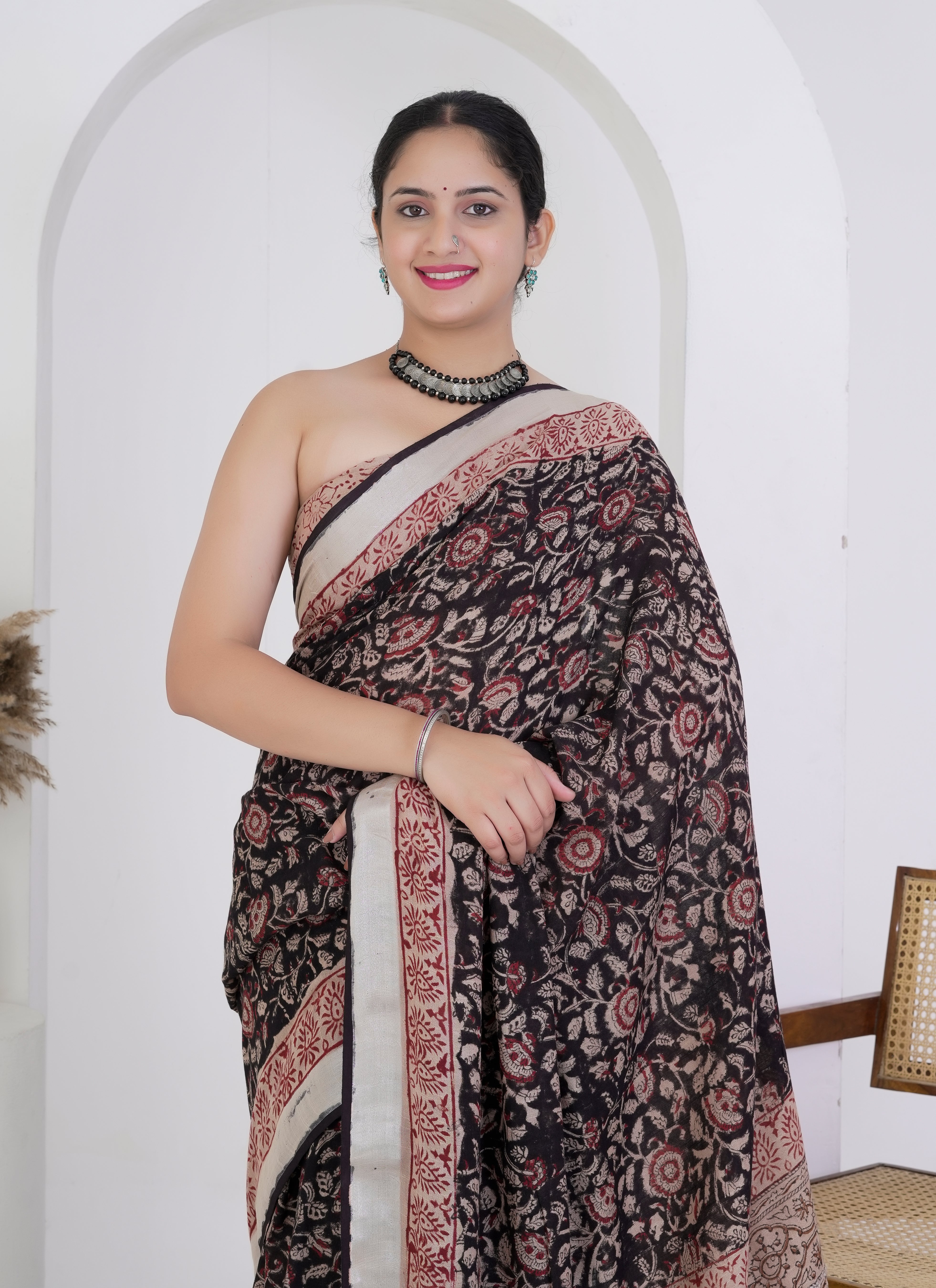 Black and Beige Floral Motif Pure Linen Saree