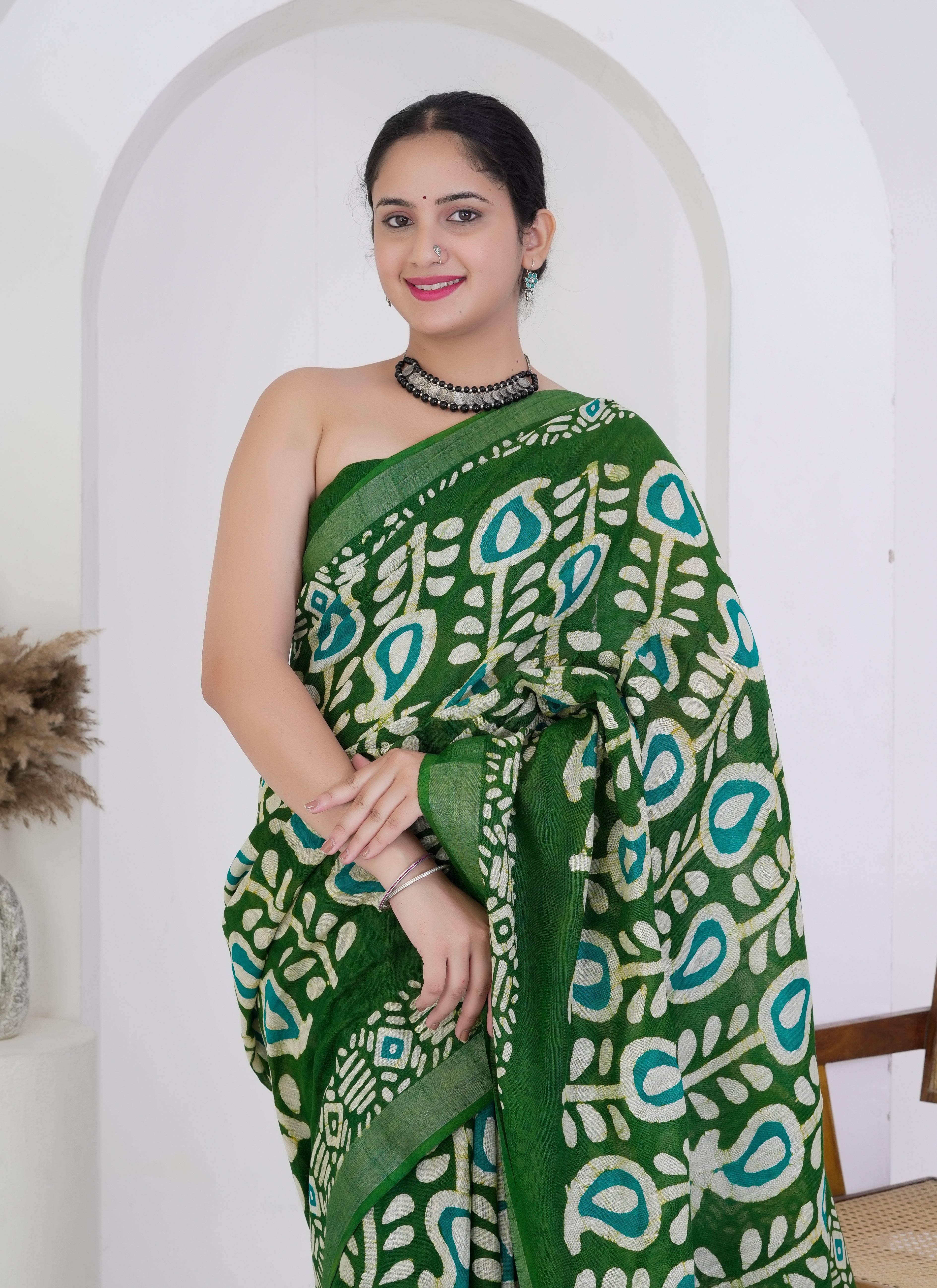 Green and Blue Tribal Motif Pure Linen Saree